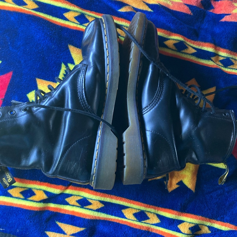 Unisex US size 10 1460 Doc Martens Black